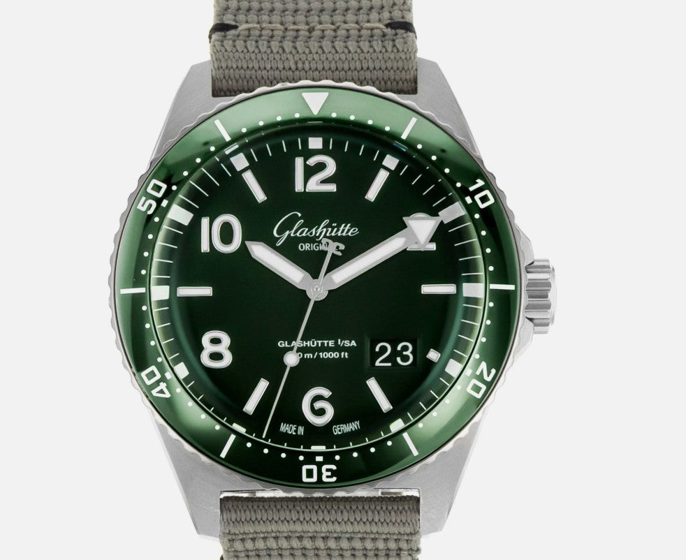 Glashütte SeaQ Panoramadatum 13613078334 43.20 mm Edelstahl, Automatikwerk Kaliber 36-13, Panoramadatum, Drehlünette,Synthetikband, Grau