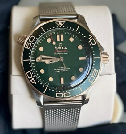 Omega Seamaster Diver 300M 42 mm, Titan ‑ Bronze Gold mit Titanband 210.90.42.20.10.001