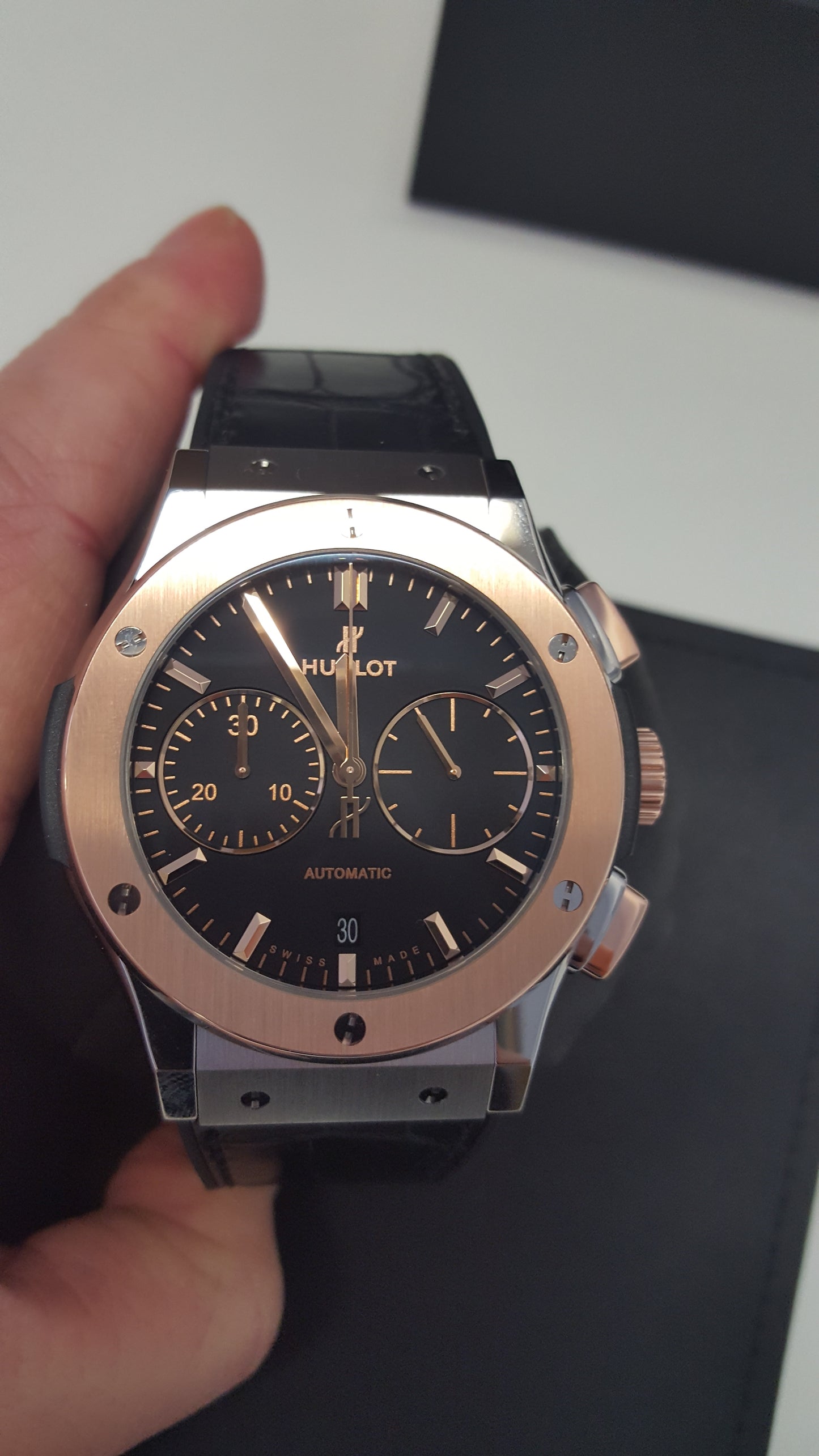 Hublot Classic Fusion Titanium King Gold 521.NO.1181.LR Automatik Herren Uhr schwarzes Kautschukarmband