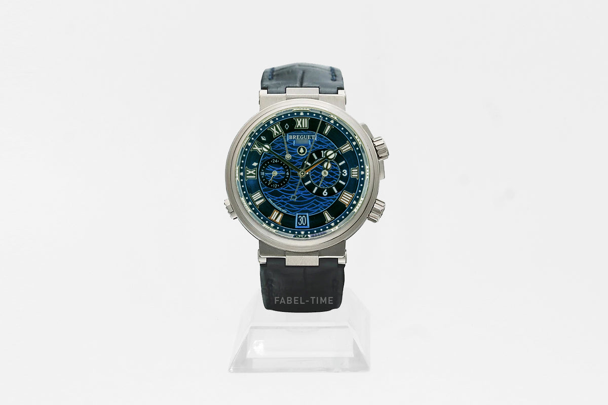 Breguet Marine 40 mm 5547BB/Y2/9ZU Alarme Musicale. Automatikwerk mit Datumsanzeige. Kleiner Stundenring für die Einstellung des Alarms. Gangreserveanzeige und Auslöser für das Schlagwerk.