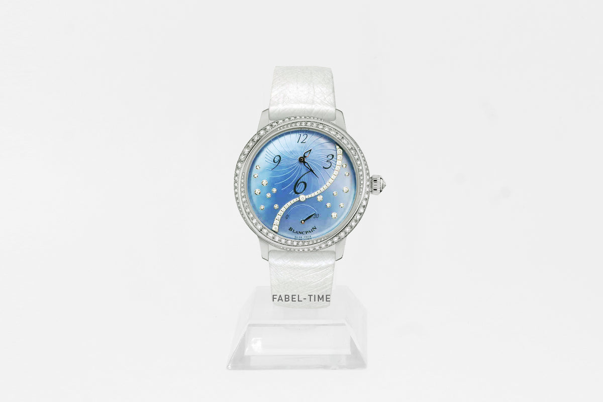 Blancpain Heure Décentrée 3650A-3554L-58B Damen Automatik, 36.80 mm Weißgold, blaues Perlmutt mit Diamanten besetzt, Straußenleder Armband