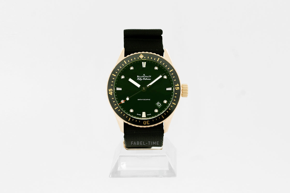 Blancpain Fifty Fathoms Bathyscaphe 5000-36S30-NABA Schwarz Automatik 43 mm Gold, NATO Armband