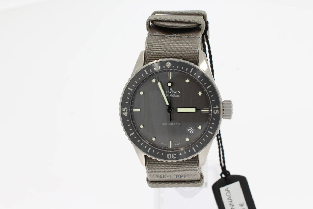 Blancpain Fifty Fathoms BATHYSCAPHE 5000 1210 NAGA Automatik, 43 mm Titan, Anthrazit Armband NATO