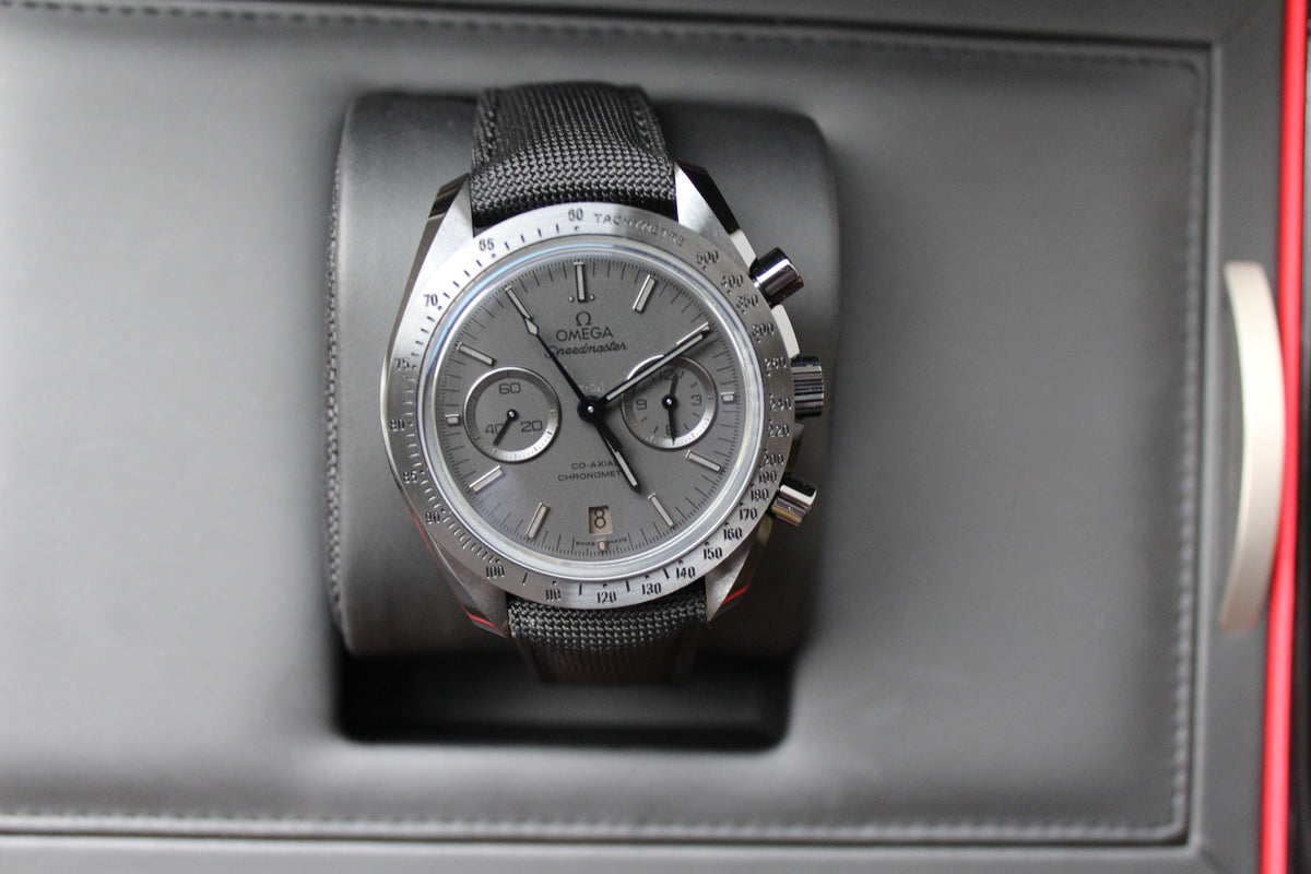 OmegaSpeedmaster Dark Side of the Moon 44,25 mm, Schwarze Keramik mit Beschichtetem Nylonarmband 31192445101005