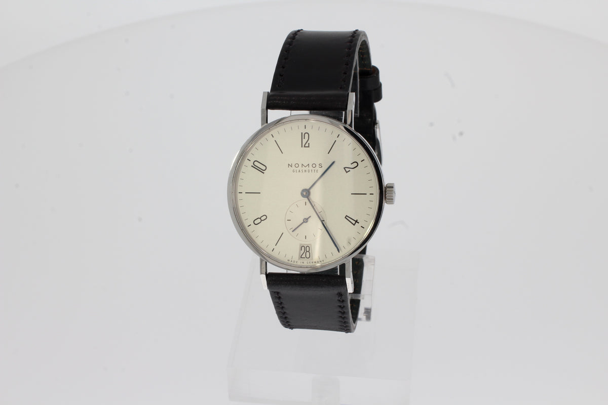 Nomos 130 Tangente 38 Datum