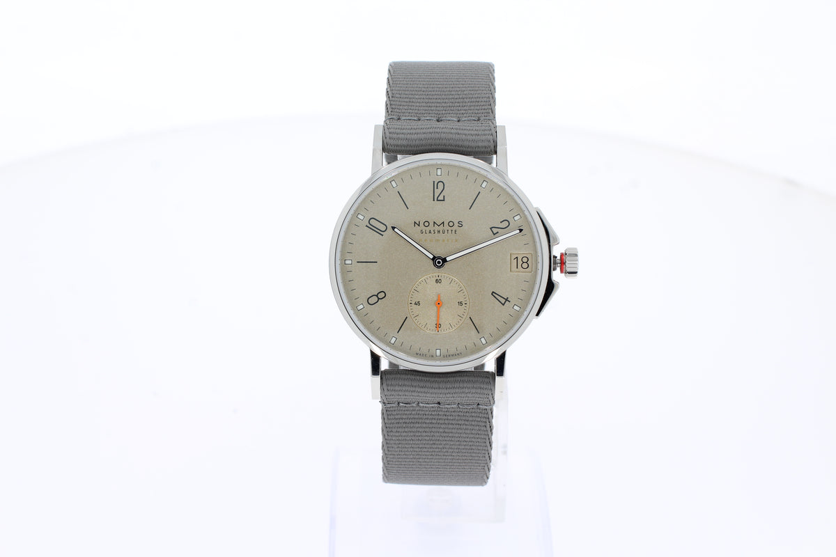 Nomos Ahoi neomatik 38 Datum sand 527