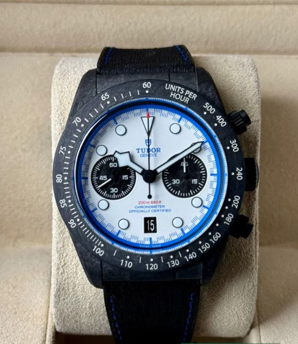 Tudor Black Bay Chrono „Carbon 25“ m79377kn-0001 Manufakturwerk Kaliber MT5813 Schwarzes Gehäuse in Carbonfaser, 42 mm Weißes Zifferblatt