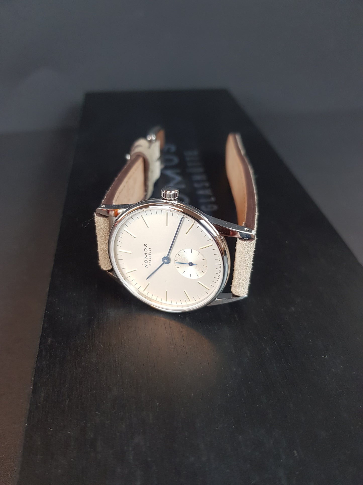 NOMOS 321 Tangente 33 weiß mit Stahlboden