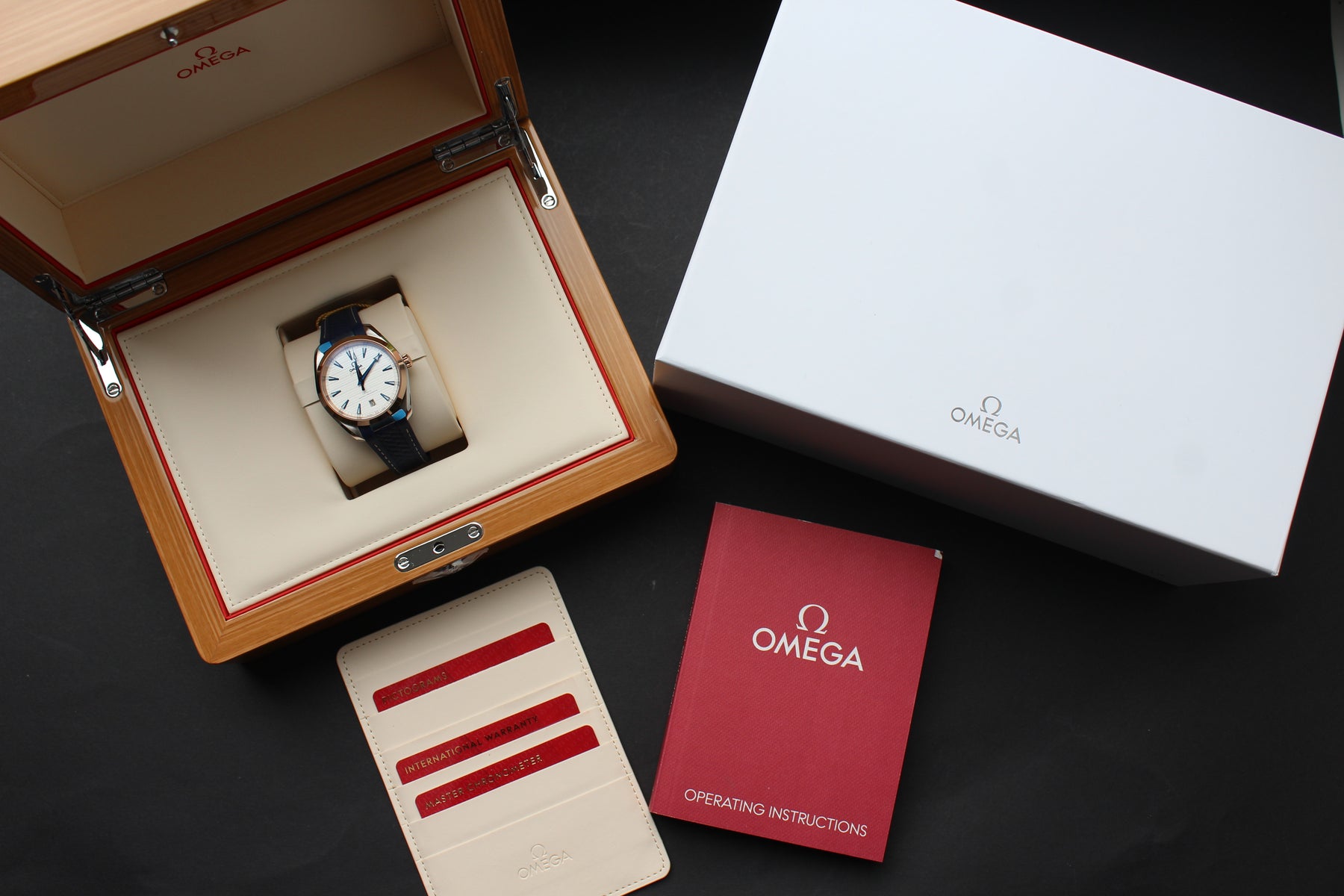 Omega Seamaster AQUA TERRA 150 M CO‑AXIAL MASTER CHRONOMETER 220.22.38.20.02.001 argent 38 mm or/acier, bracelet en caoutchouc bleu