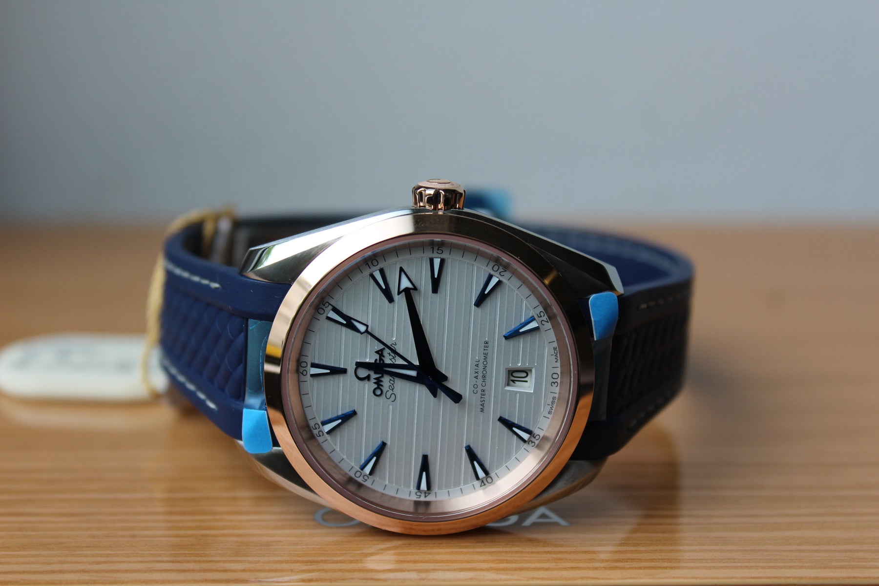 Omega Seamaster AQUA TERRA 150 M CO‑AXIAL MASTER CHRONOMETER 220.22.38.20.02.001 argent 38 mm or/acier, bracelet en caoutchouc bleu