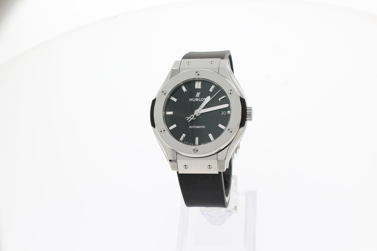 Hublot CLASSIC FUSION TITANIUM 565.NX.1470.RX Automatic 38mm titanium black rubber
