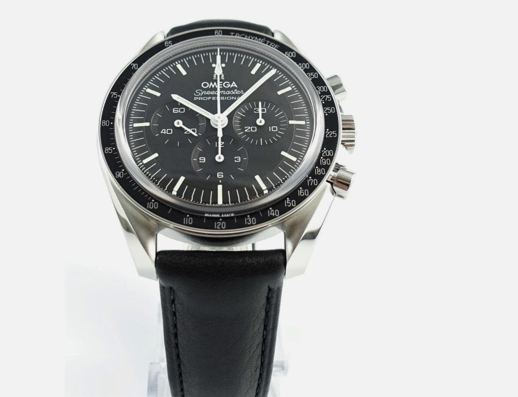 Omega SPEEDMASTER MOONWATCH PROFESSIONAL schwarz 42 mm, Stahl mit Lederarmband 310.32.42.50.01.002