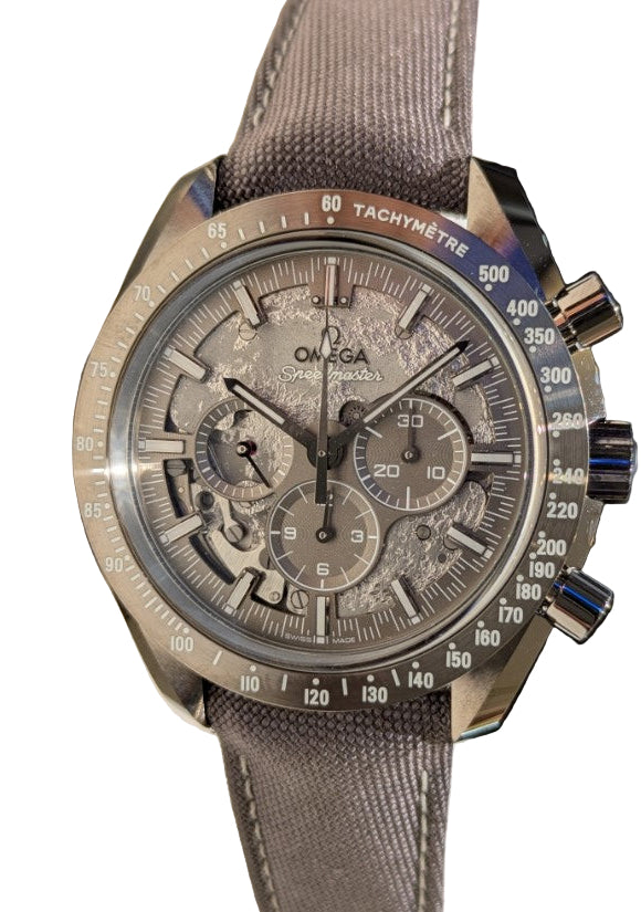 Omega Speedmaster Dark Side of the Moon 44,25 mm, graue Keramik mit beschichtetem Nylonarmband 31092445006001