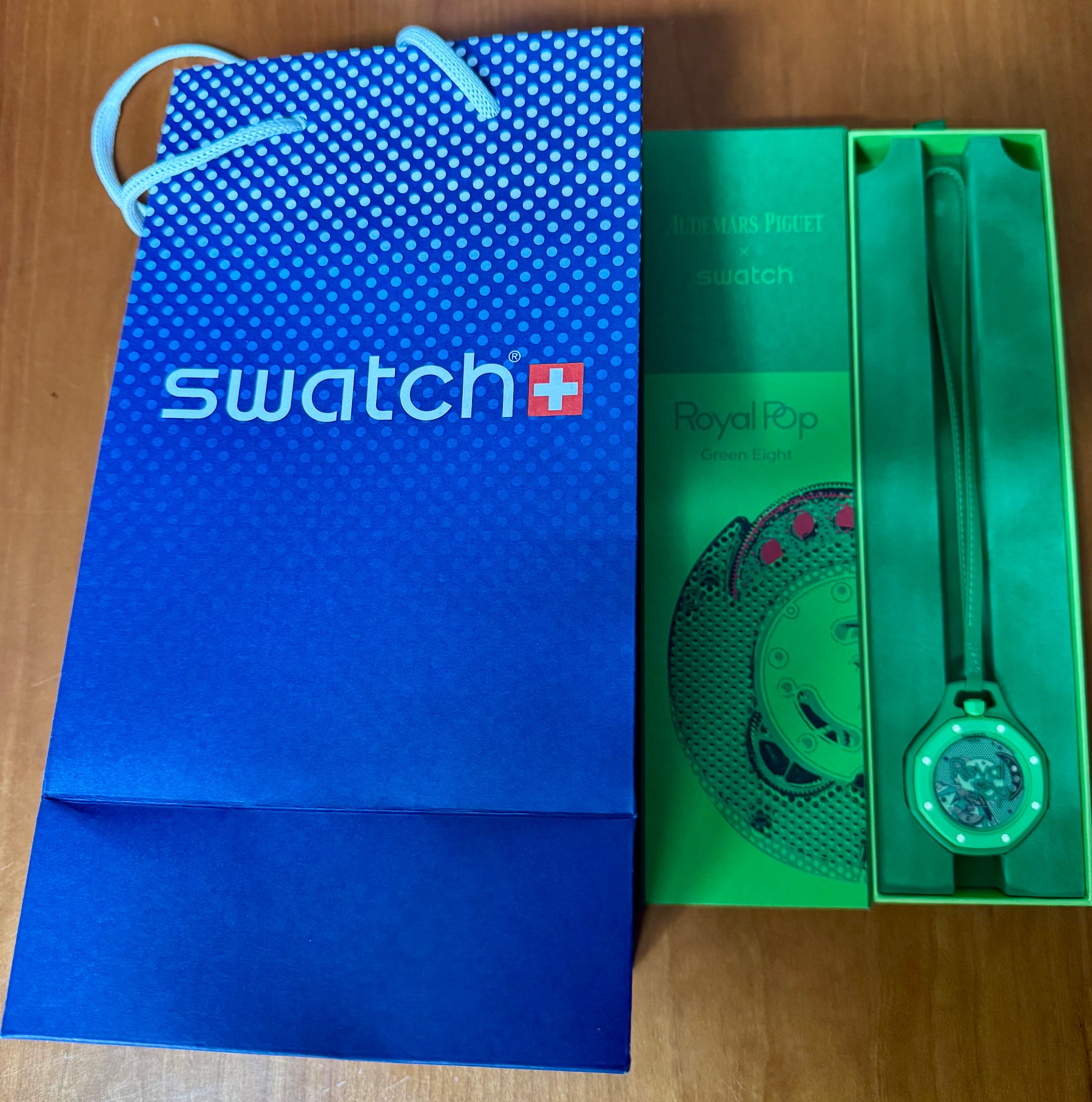 Swatch Royal Pop Green eight SSX03G100N