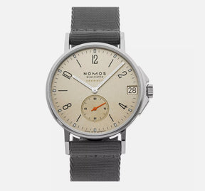 Nomos Ahoi neomatik 38 Datum sand 527