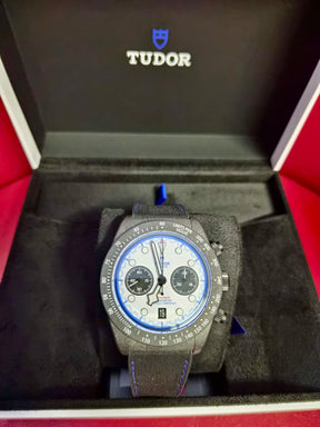 Tudor Black Bay Chrono „Carbon 25“ m79377kn-0001 Manufakturwerk Kaliber MT5813 Schwarzes Gehäuse in Carbonfaser, 42 mm Weißes Zifferblatt Limited