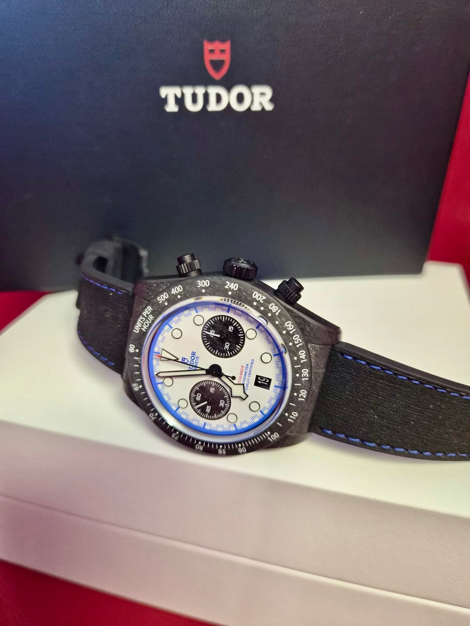 Tudor Black Bay Chrono „Carbon 25“ m79377kn-0001 Manufakturwerk Kaliber MT5813 Schwarzes Gehäuse in Carbonfaser, 42 mm Weißes Zifferblatt Limited