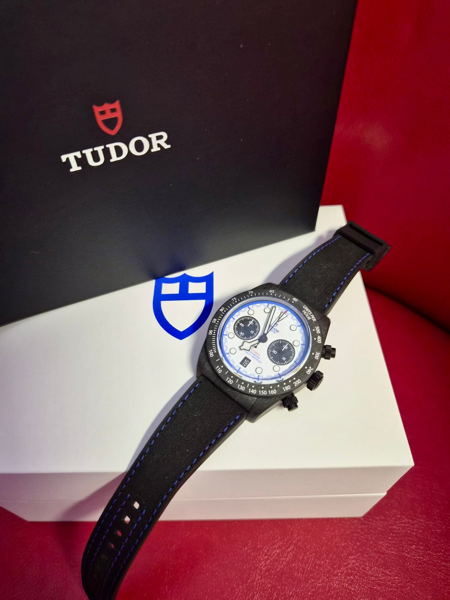 Tudor Black Bay Chrono „Carbon 25“ m79377kn-0001 Manufakturwerk Kaliber MT5813 Schwarzes Gehäuse in Carbonfaser, 42 mm Weißes Zifferblatt Limited