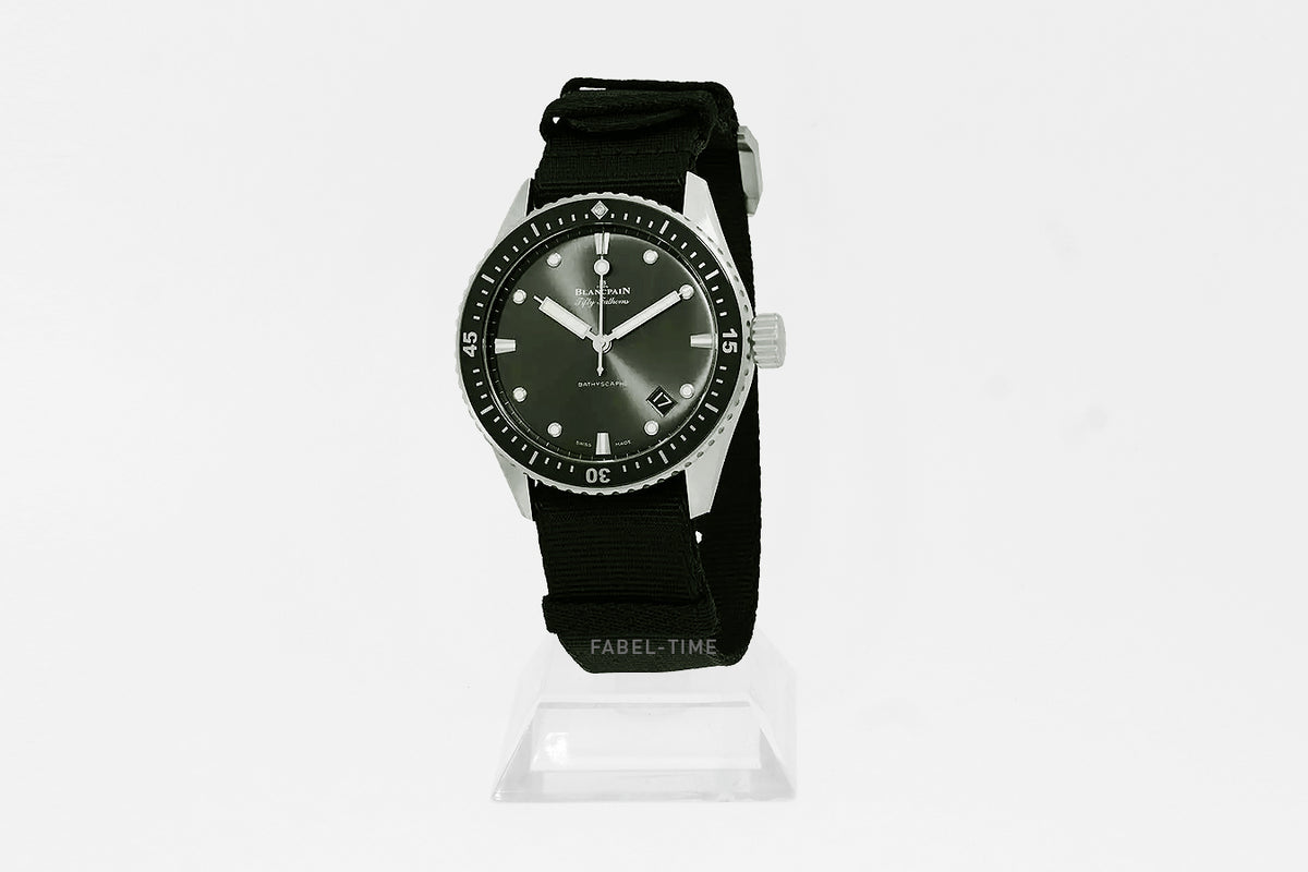 Blancpain Fifty Fathoms Bathyscaphe 5000-1110-NABA Fifty Fathoms Bathyscaphe 5000 1110 NABA Automatik, 43 mm Stahl, Armband aus Segeltuch mit Dornschließe