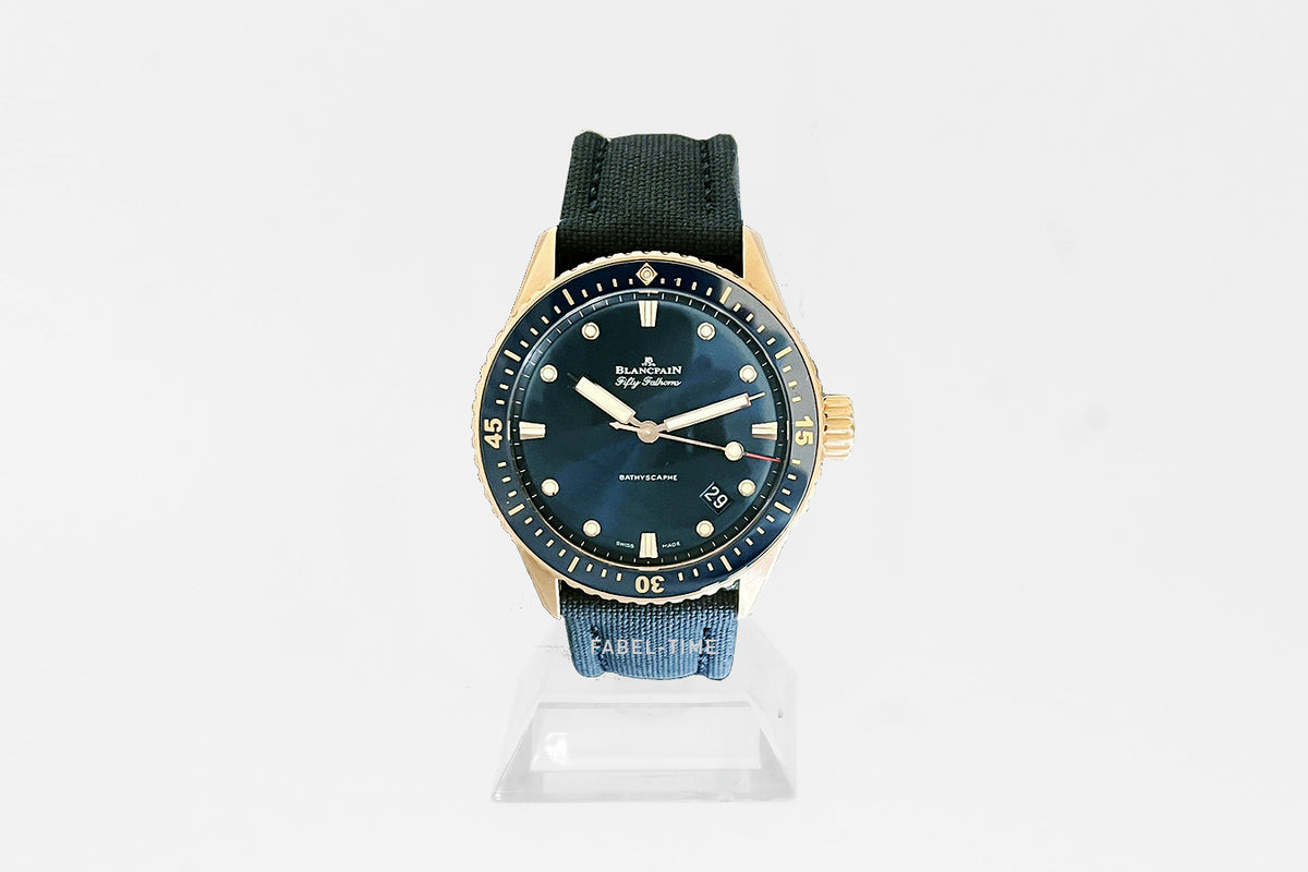 Blancpain Fifty Fathoms Bathyscaphe Automatic 5000-36S40-O52A Automatik 43 mm Gold,  Blaues Zifferblatt,  Segeltuch Armband