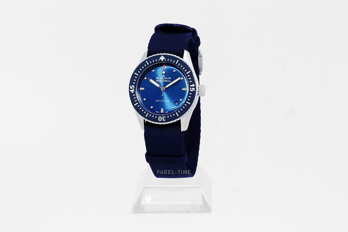 Blancpain Fifty Fathoms Bathyscaphe 5100-1140-NAOA Fifty Fathoms Bathyscaphe 5100-1140-NAOA Automatik, 38 mm Stahl, blau, Armband aus Segeltuch