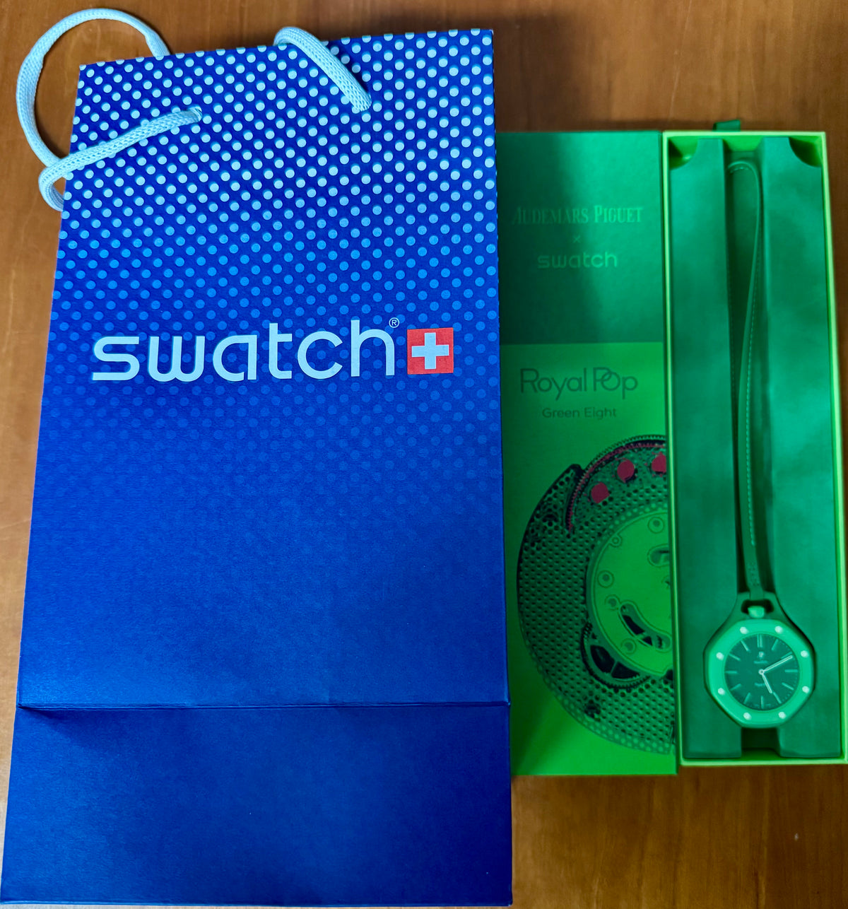 Swatch Royal Pop Green eight SSX03G100N
