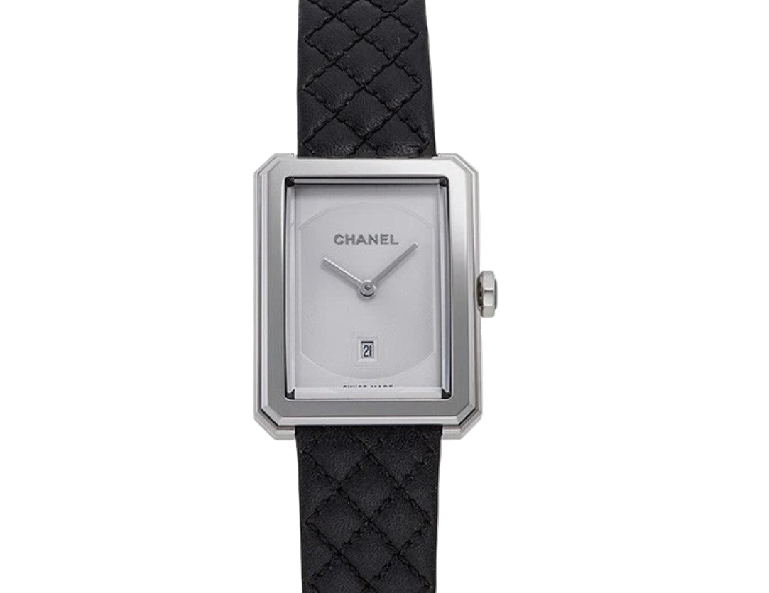 Chanel BOY·FRIEND Uhr Mittelgroßes Modell, Edelstahl, Kalbslederarmband mit Steppmuster. Inklusive zweites Armband. H6954