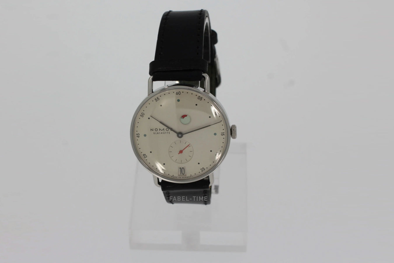 Nomos METRO DATE POWER RESERVE 1101