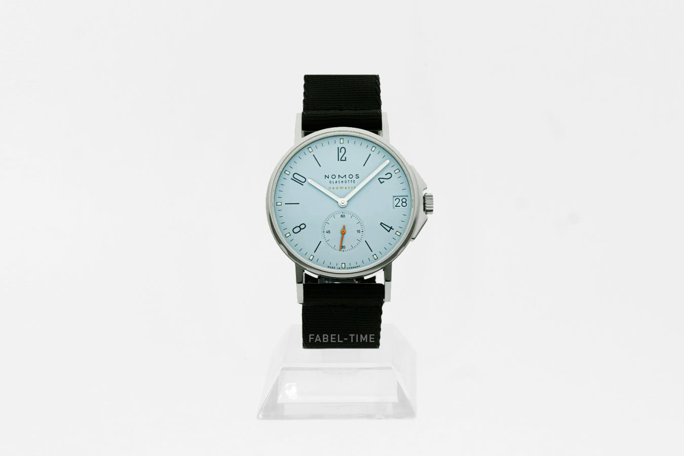 Nomos Ahoi neomatik 38 Datum sky 526