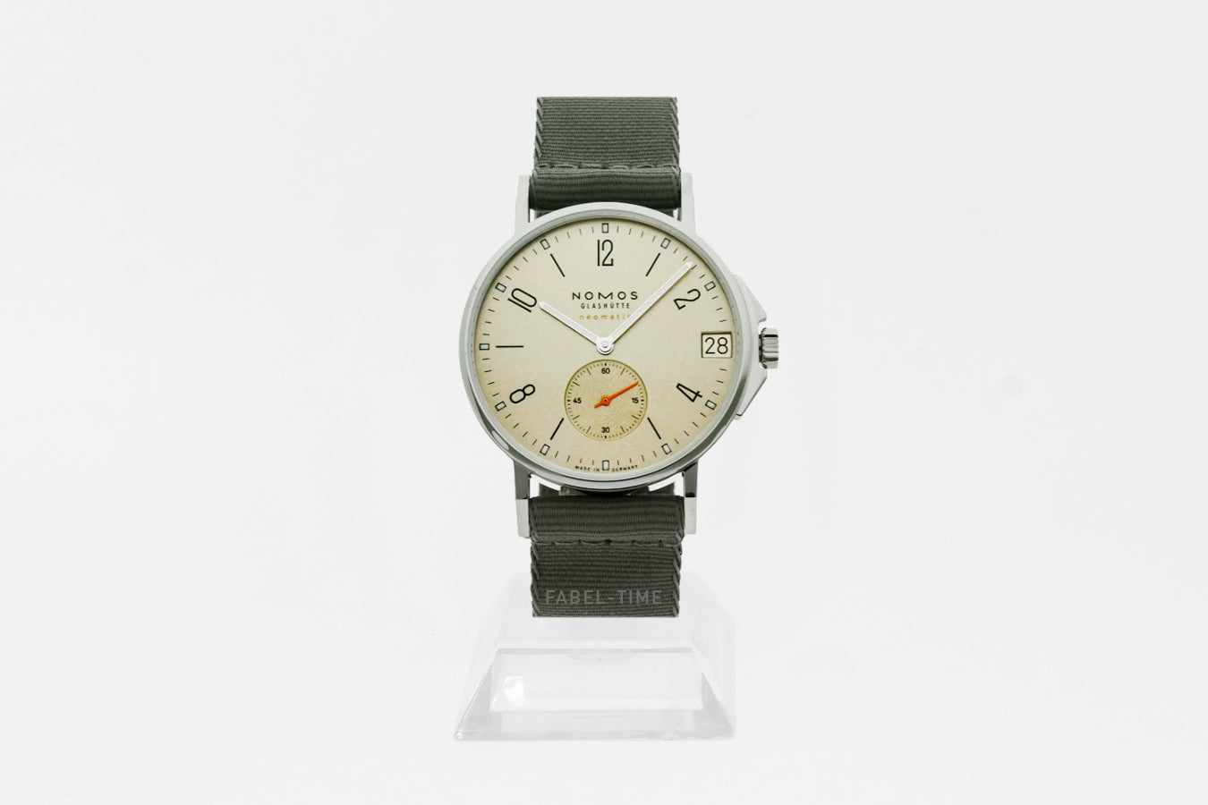 Nomos Ahoi neomatik 38 Datum sand 527