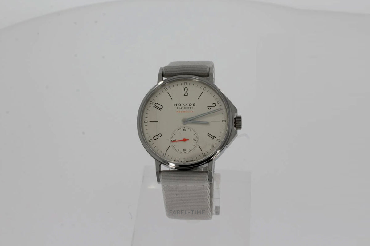 NOMOS Ahoi Neomatik 560 mit Saphirglasboden