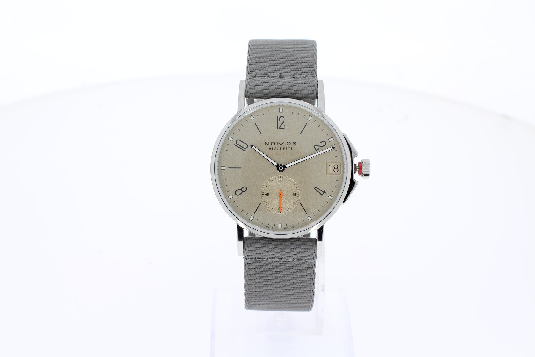 Nomos Ahoi neomatik 38 Datum sand 527