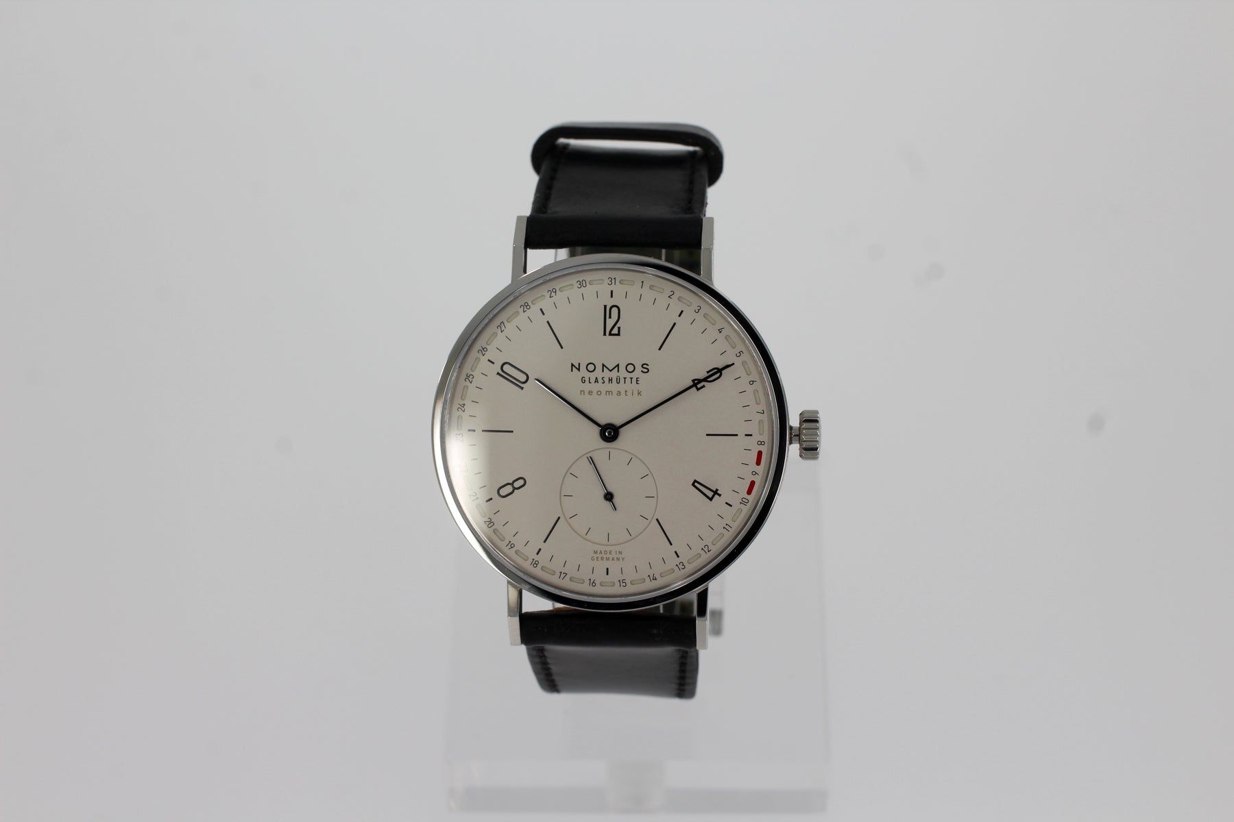 NOMOS Tangente neomatik 41 Update 180 white with sapphire crystal back