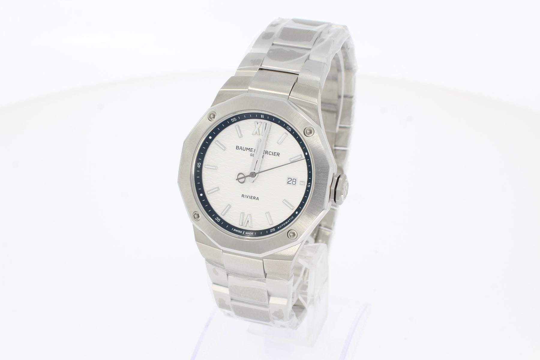 Baume & Mercier Riviera 10829 Automatikuhr, Datumsanzeige, 42 mm Stahl Zwölfeckig, weiß mit Wellendekor  M0A10829