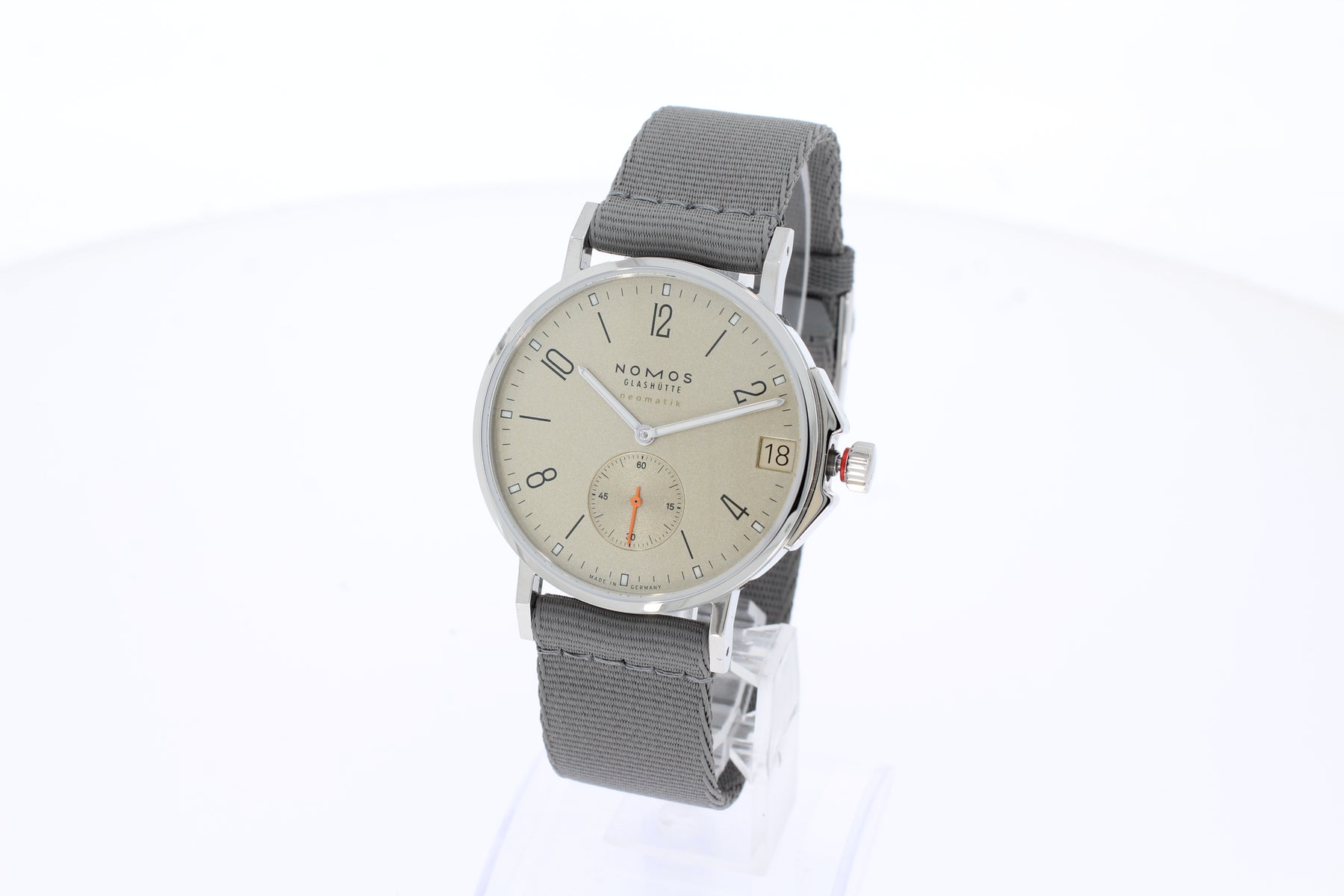 Nomos Ahoi neomatik 38 Datum sand 527