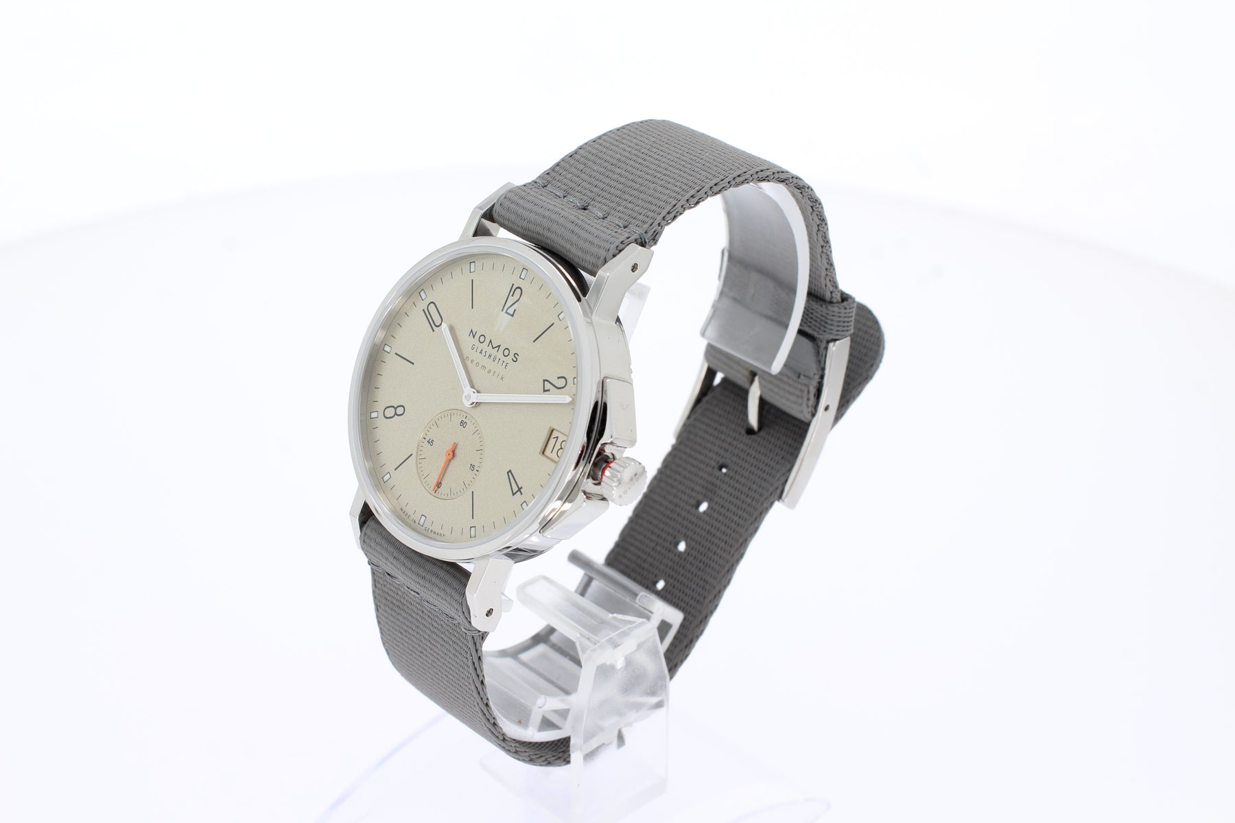 Nomos Ahoi neomatik 38 Datum sand 527