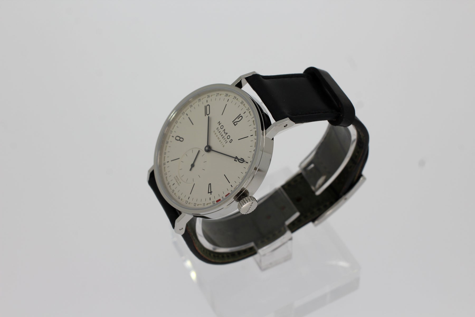 NOMOS Tangente neomatik 41 Update 180 white with sapphire crystal back