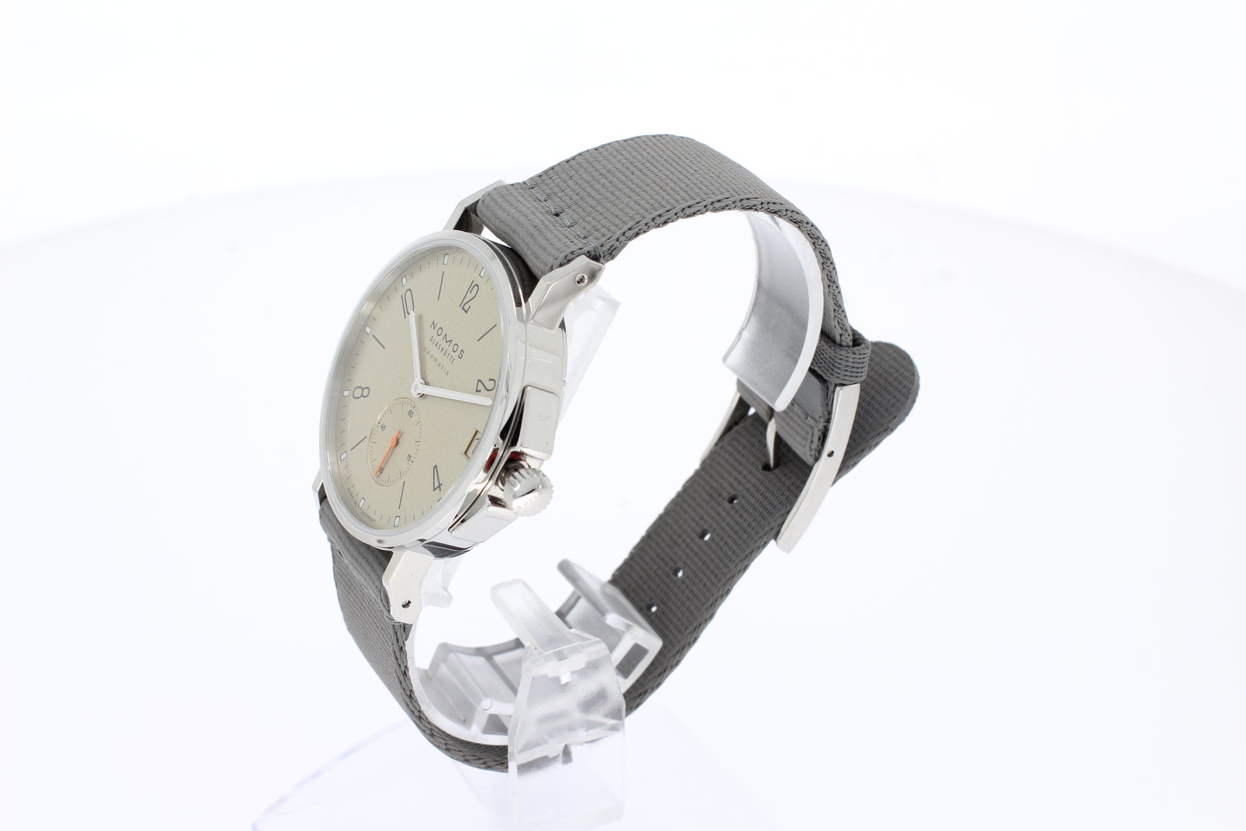 Nomos Ahoi neomatik 38 Datum sand 527