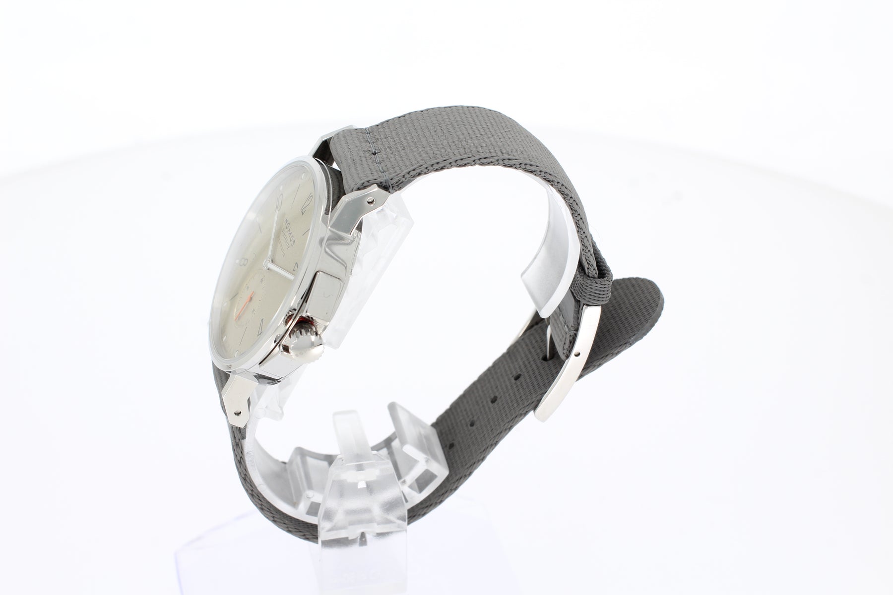 Nomos Ahoi neomatik 38 Datum sand 527