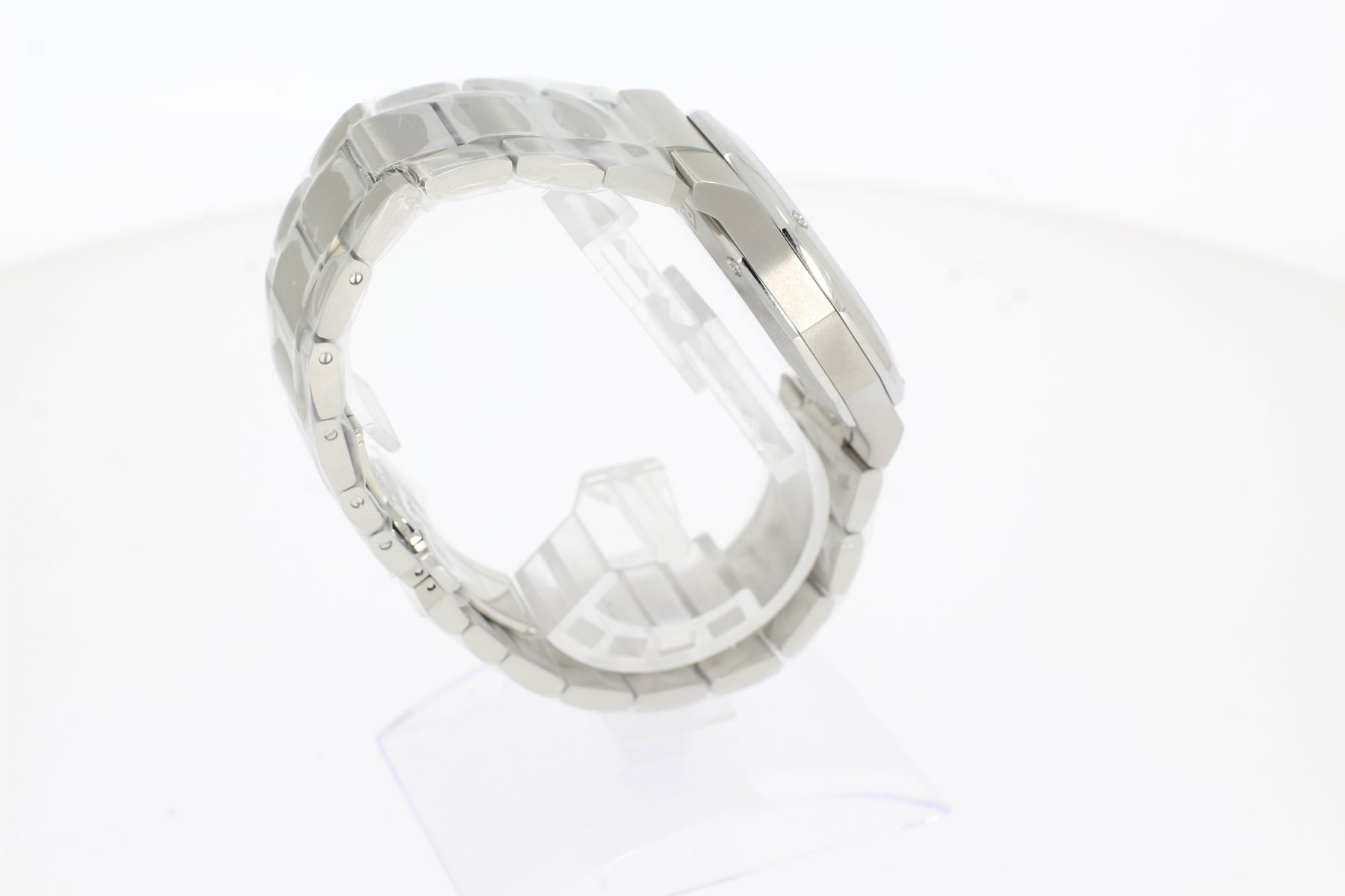 Baume & Mercier Riviera 10829 Automatikuhr, Datumsanzeige, 42 mm Stahl Zwölfeckig, weiß mit Wellendekor  M0A10829