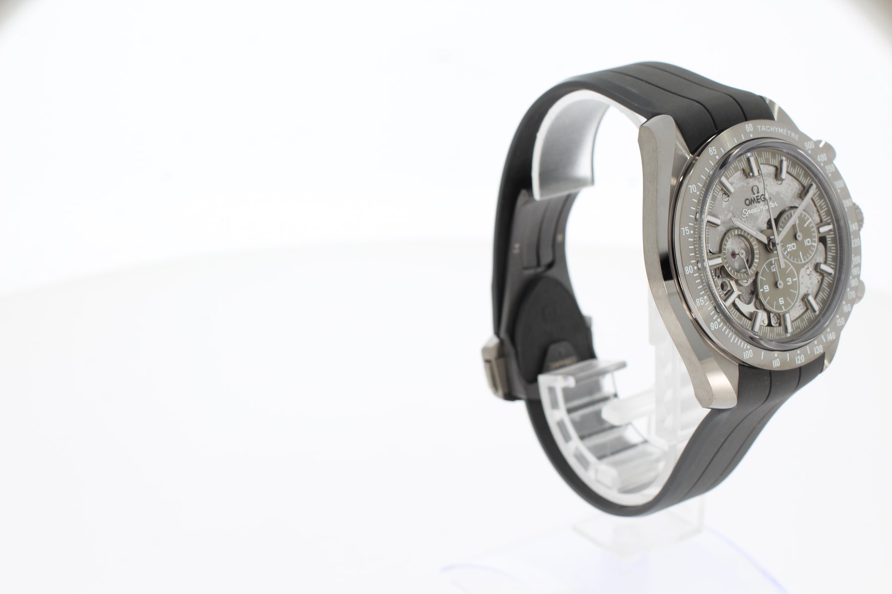 Omega Speedmaster Dark Side of the Moon 44,25 mm, graue Keramik mit Kautschukband 31092445006002