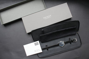Nomos Minimatik 1205 nachtblau mit Saphirglasboden