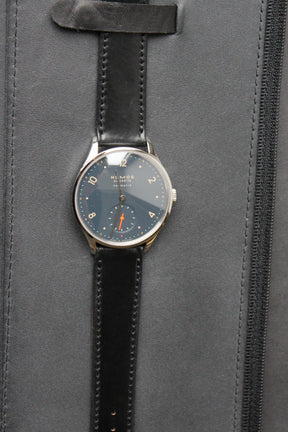 Nomos Minimatik 1205 nachtblau mit Saphirglasboden