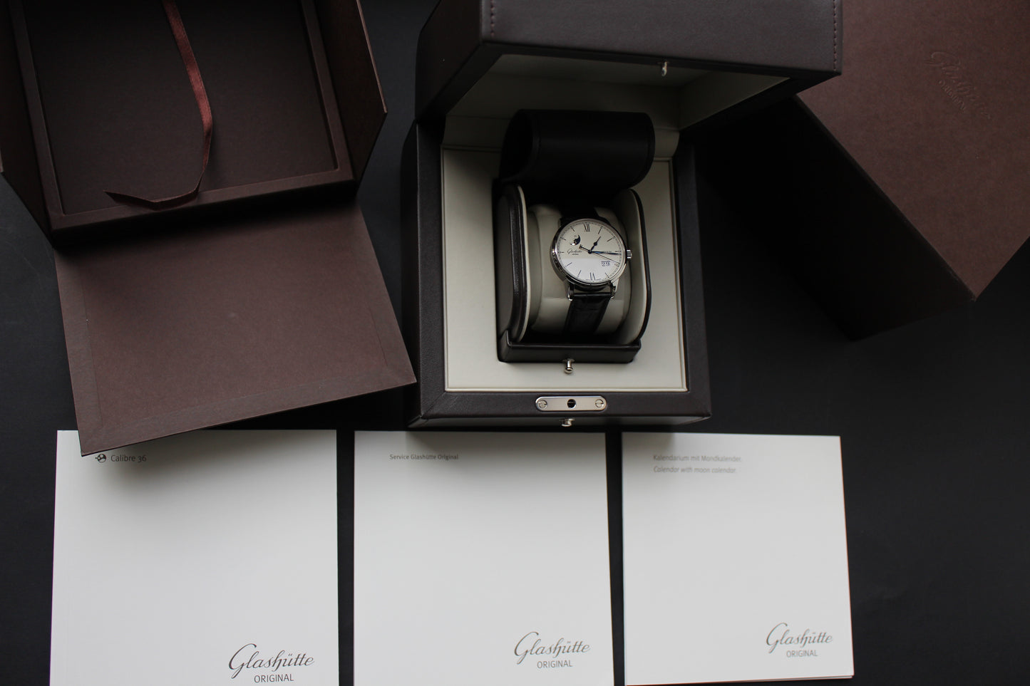 Glashütte Original Senator Excellence Panorama Date Moon Phase 1-36-04-01-02-61 (previously 1-36-04-01-02-30) silver-grainé, 40mm, stainless steel case, automatic movement, Louisiana alligator leather strap black