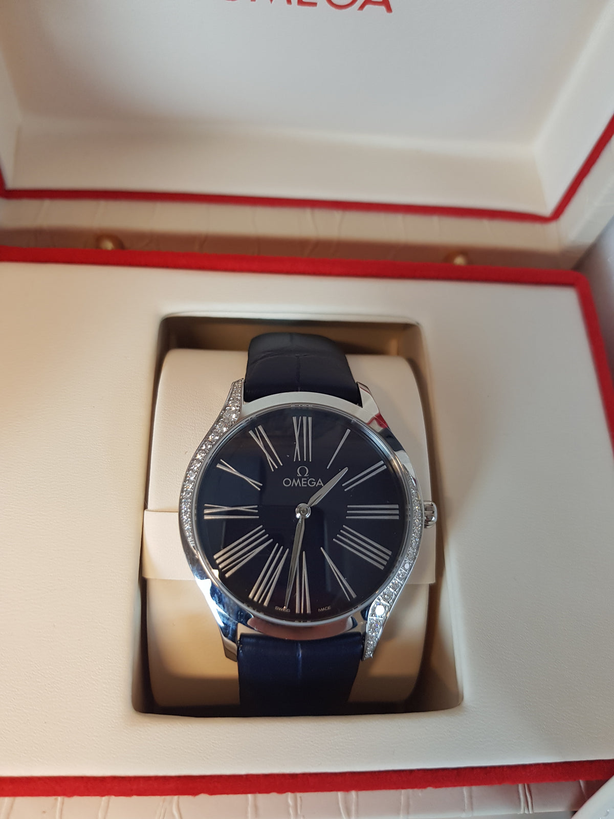 Omega DE VILLE TRÉSOR 36 MM, ACIER AVEC BRACELET CUIR 428.18.36.60.03.001