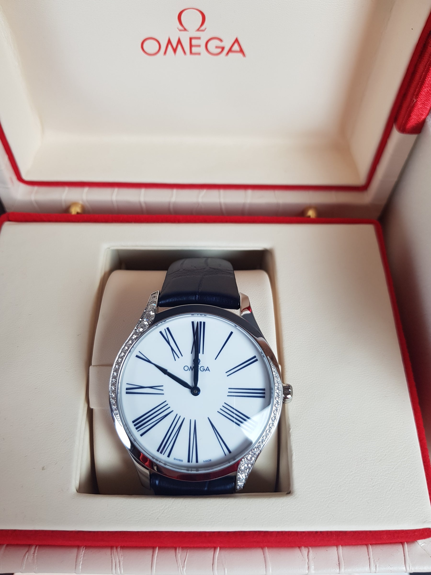 Omega De Ville Trésor 428.18.39.60.04.001 white 39mm steel, blue strap