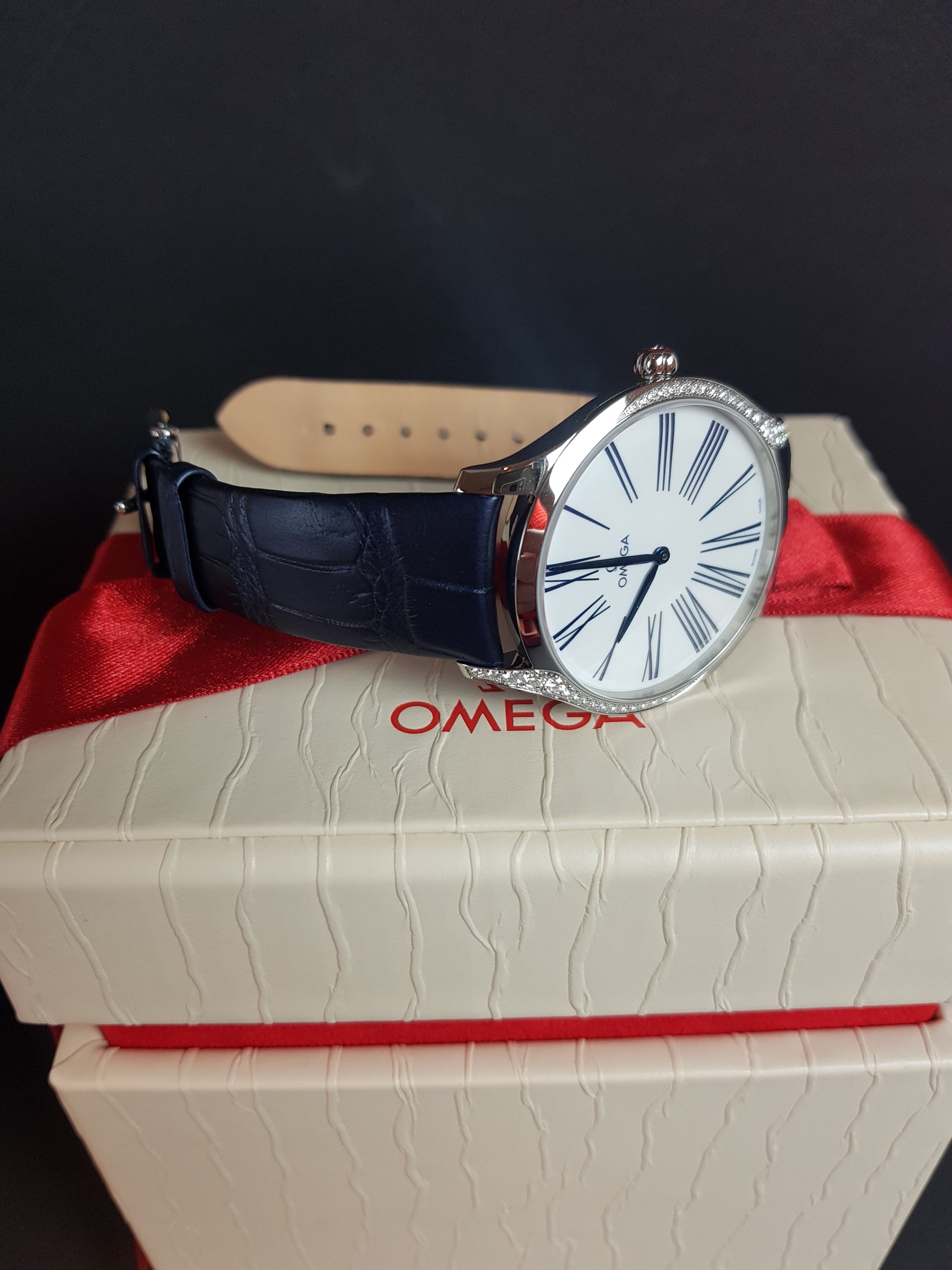 Omega De Ville Trésor 428.18.39.60.04.001 white 39mm steel, blue strap