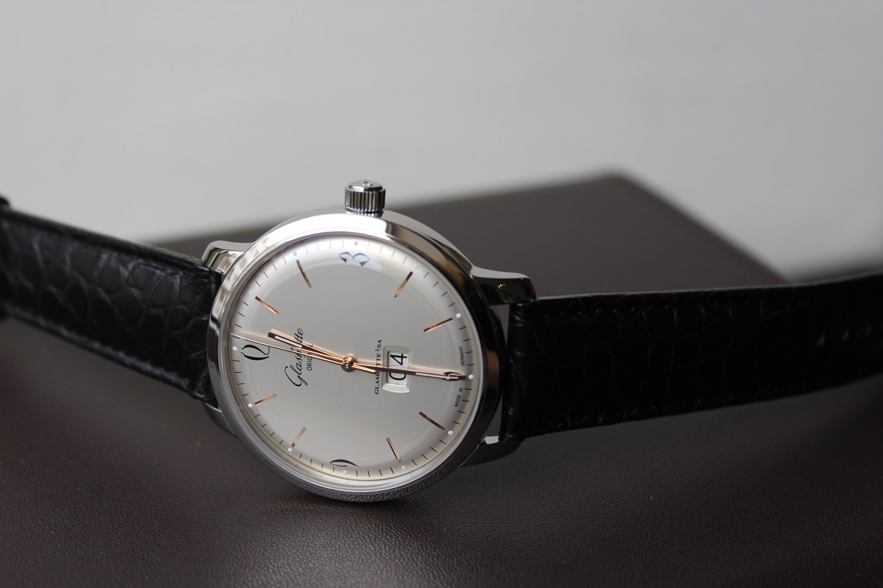 Glashütte Original Senator Sixties Panorama Date Automatic 2-39-47-01-02-04