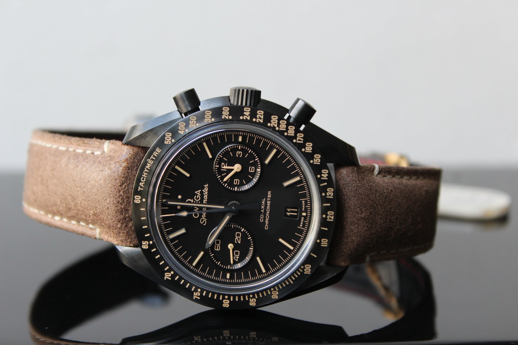 Omega Speedmaster Moonwatch Dark Side Vintage Black 311.92.44.51.01.006 black 44.25mm ceramic, brown leather strap