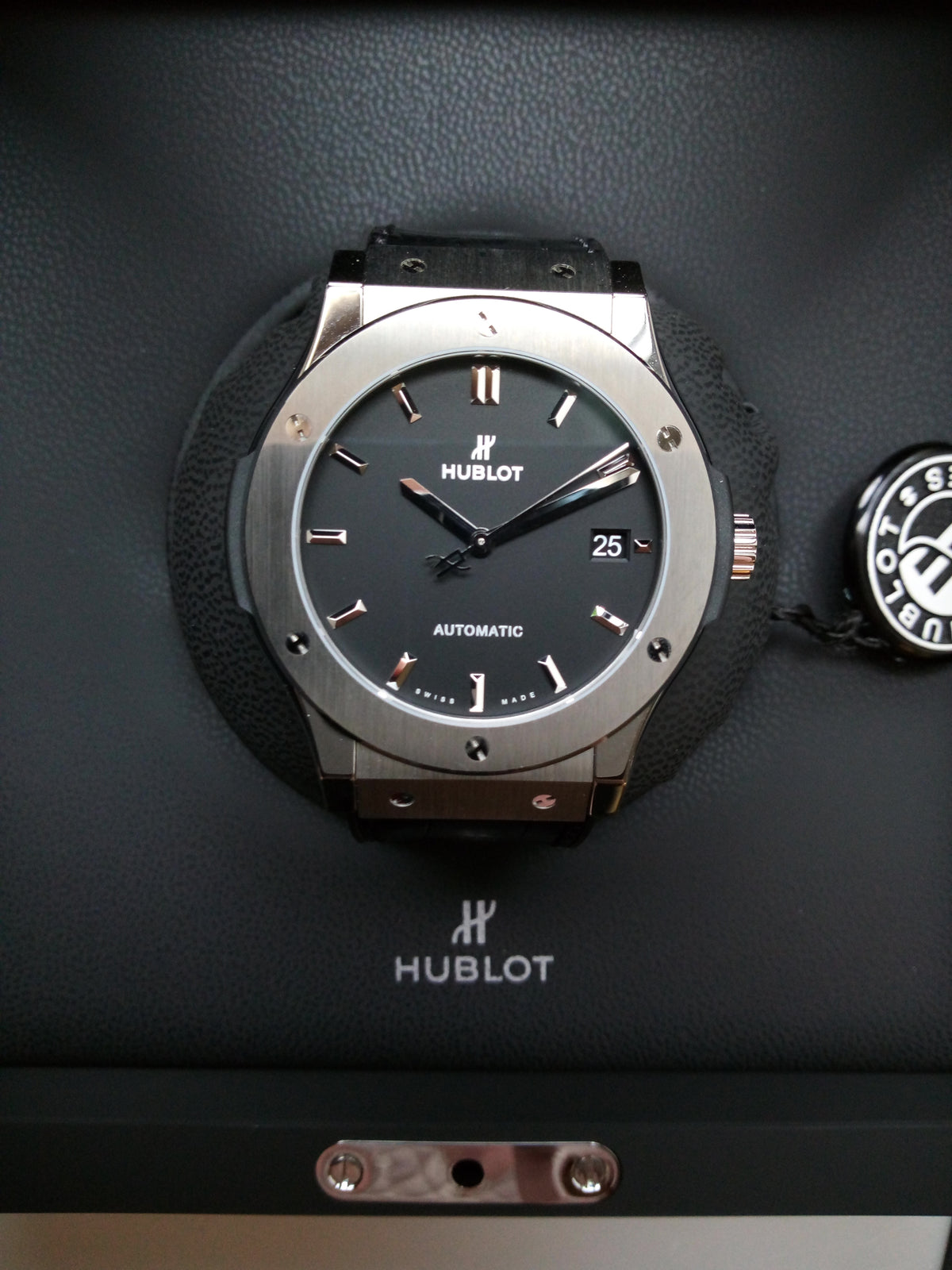 Montre homme HUBLOT Classic Fusion 45mm Automatique 511.NX.1171.LR titane noir